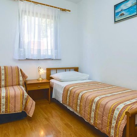 Cozy Apartment In Lokva Rogoznica With Wifi エクステリア 写真