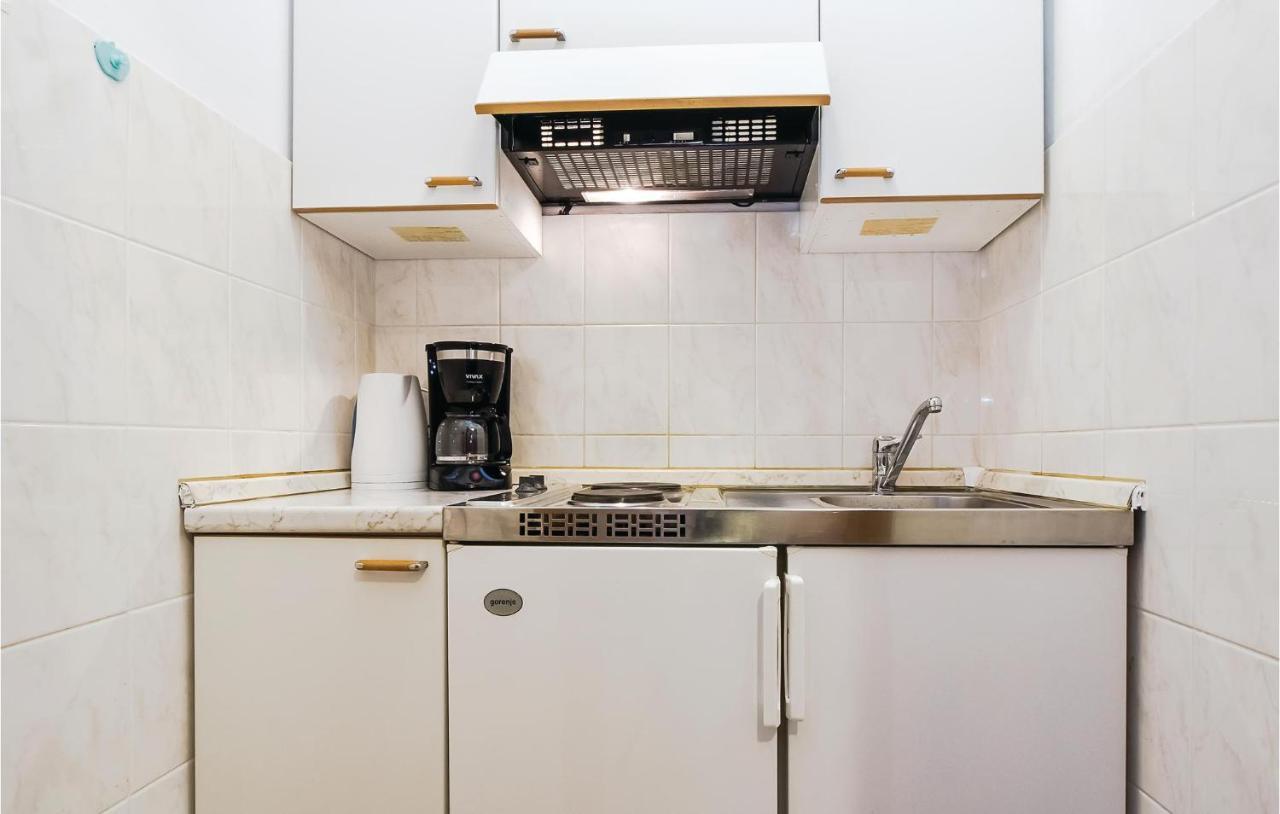 Cozy Apartment In Lokva Rogoznica With Wifi エクステリア 写真