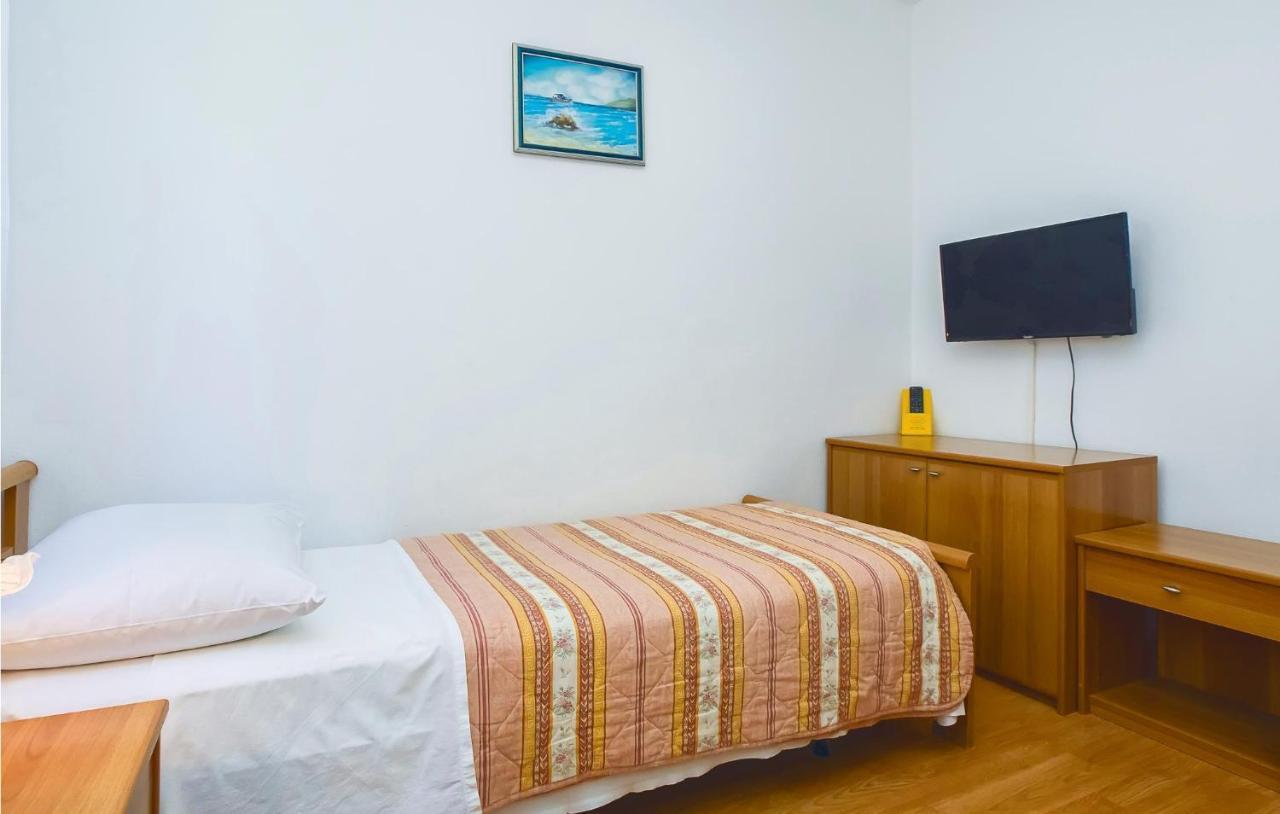 Cozy Apartment In Lokva Rogoznica With Wifi エクステリア 写真