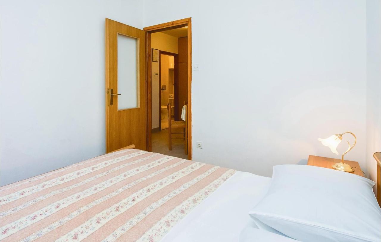Cozy Apartment In Lokva Rogoznica With Wifi エクステリア 写真